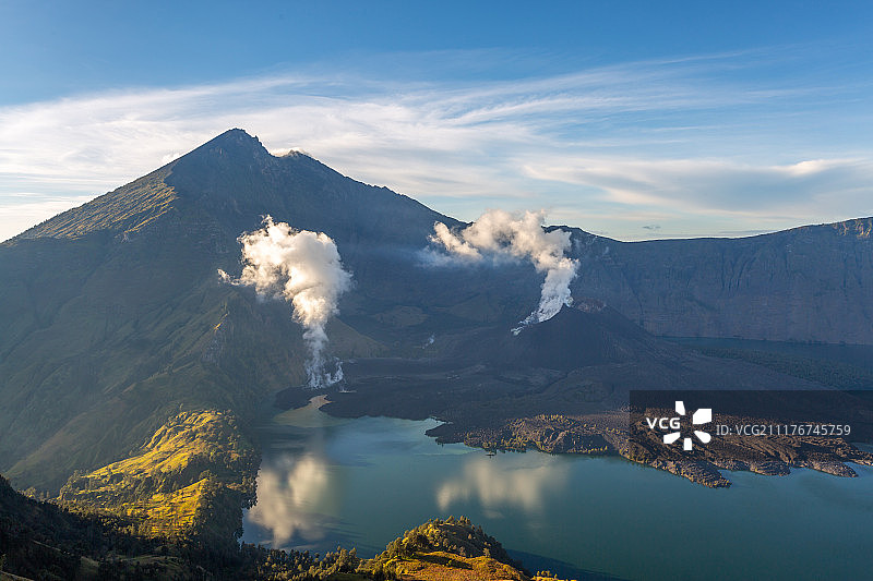 印尼林查尼火山图片素材