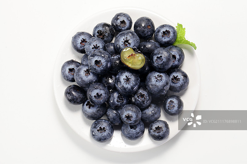 一碟蓝莓图片素材