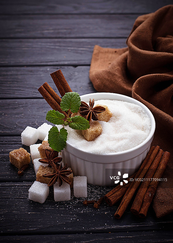 白色和红糖香料图片素材