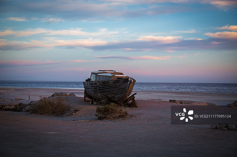 废弃的船只图片素材
