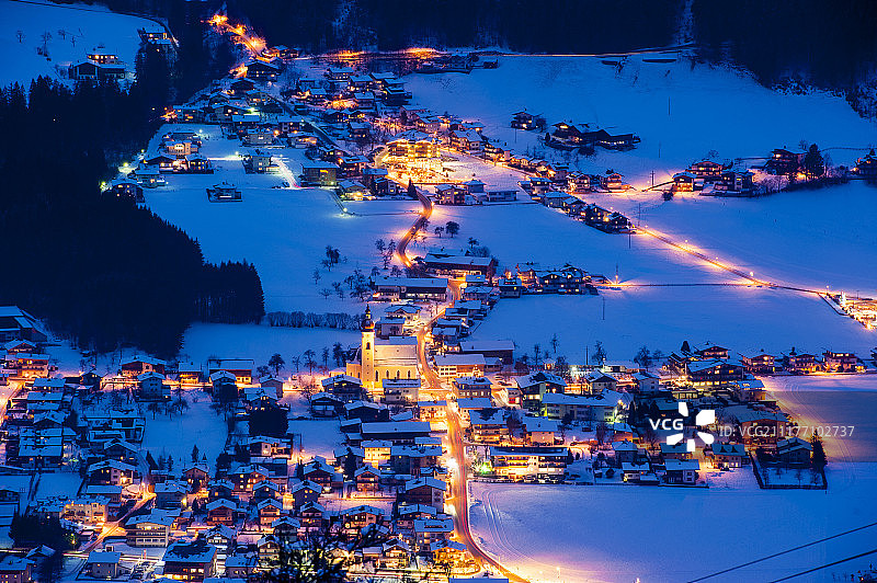夜间骑行图片素材