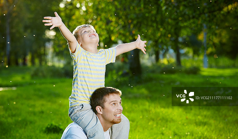 父亲和儿子图片素材