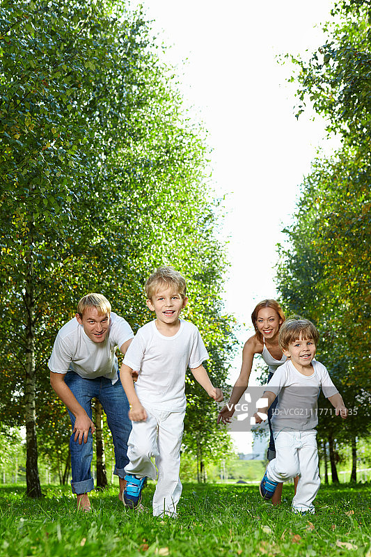 奔跑的儿童图片素材