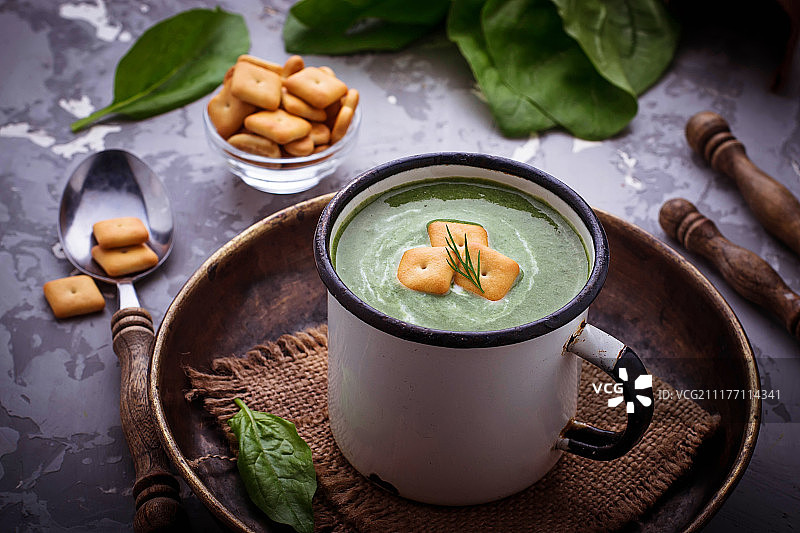 菠菜奶油面包丁浓汤图片素材