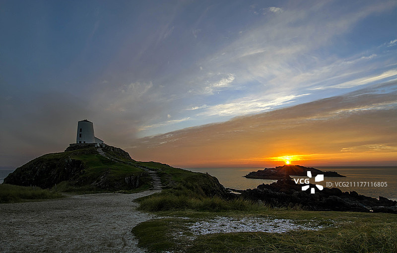 点亮海岸线图片素材