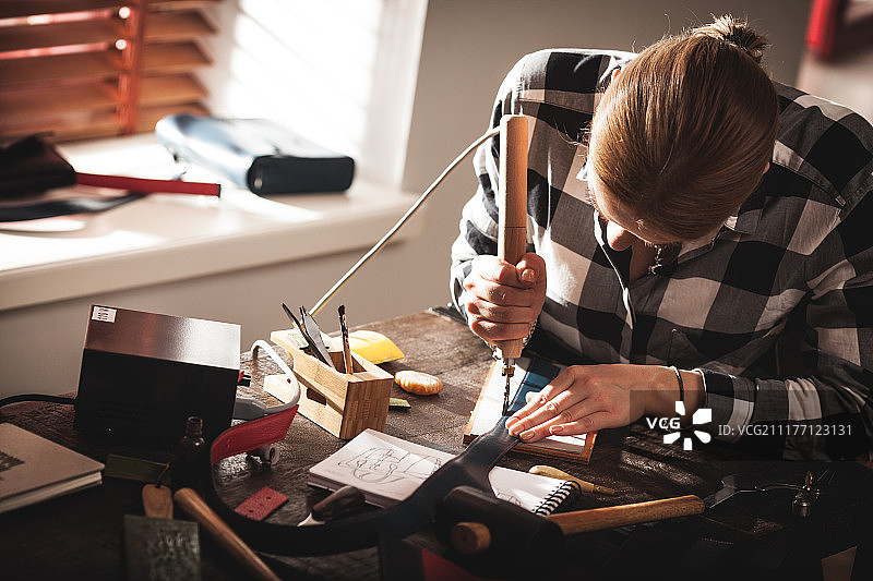 皮革手提包工匠图片素材
