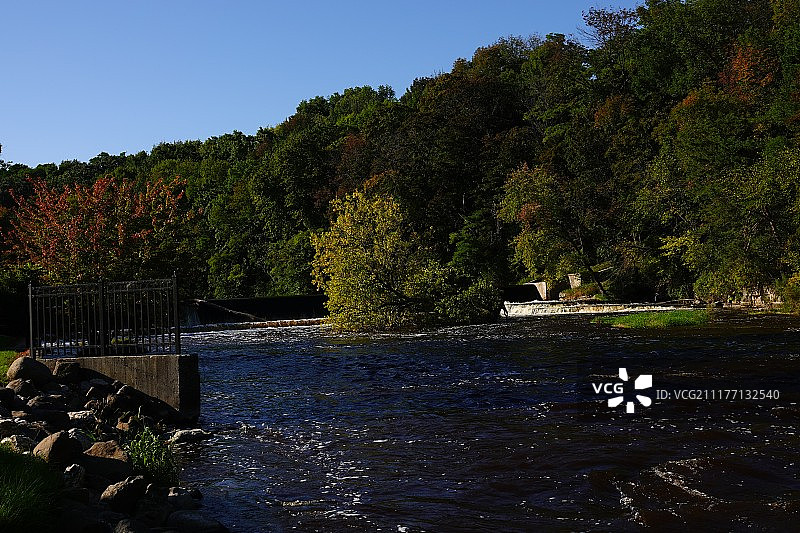 河上的景色图片素材
