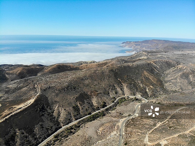 在路的另一边图片素材