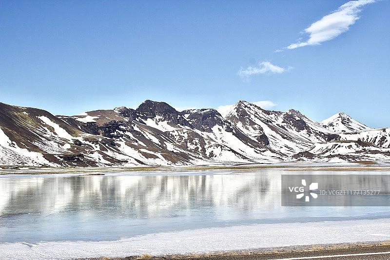 山脉倒影图片素材