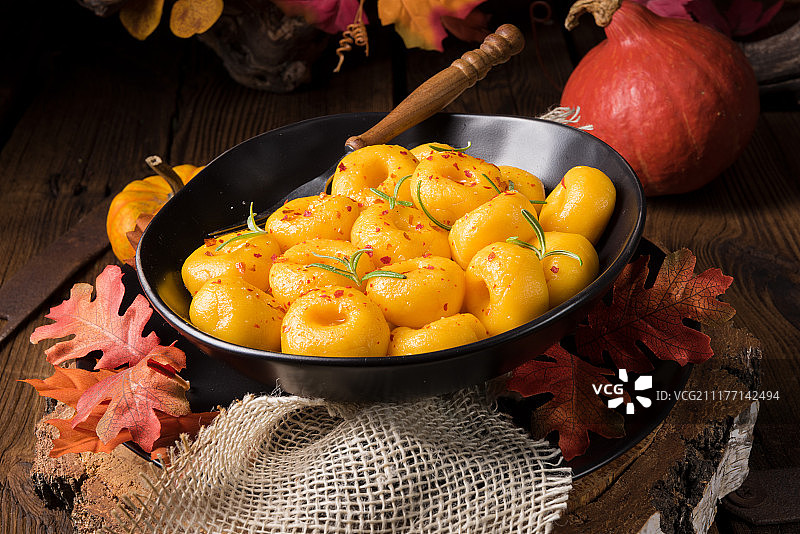 美味的北海道南瓜泥秋季饺子图片素材