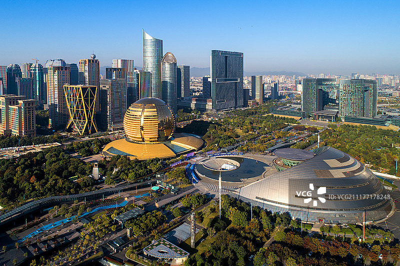 航拍杭州钱江新城现代建筑群和杭州大剧院图片素材