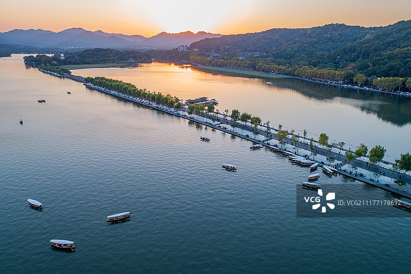 航拍 西湖白堤 断桥日落图片素材