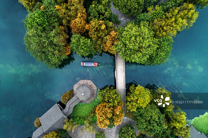 航拍 杭州西湖茅家埠景区 黛色参天玉涧桥图片素材