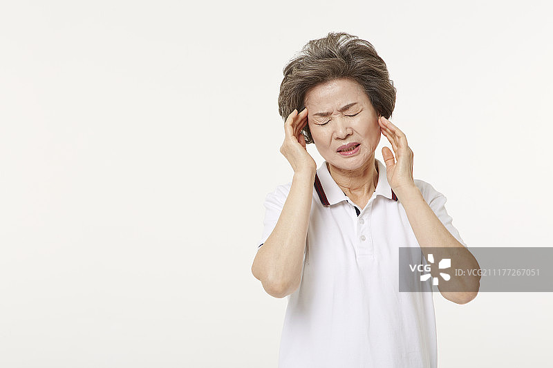 头痛的老年妇女照片图片素材