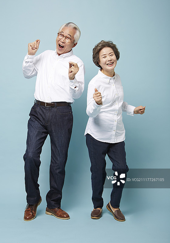 老年夫妇跳舞摄影图片素材