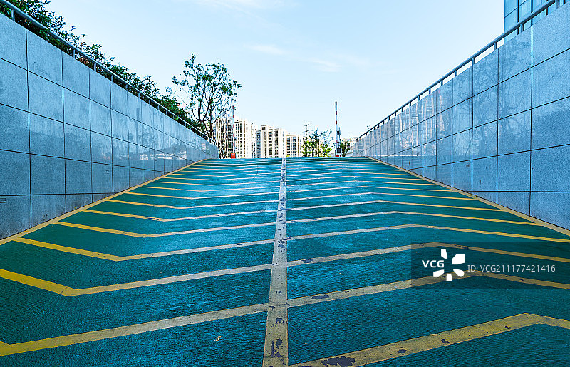 地下停车场出入口图片素材