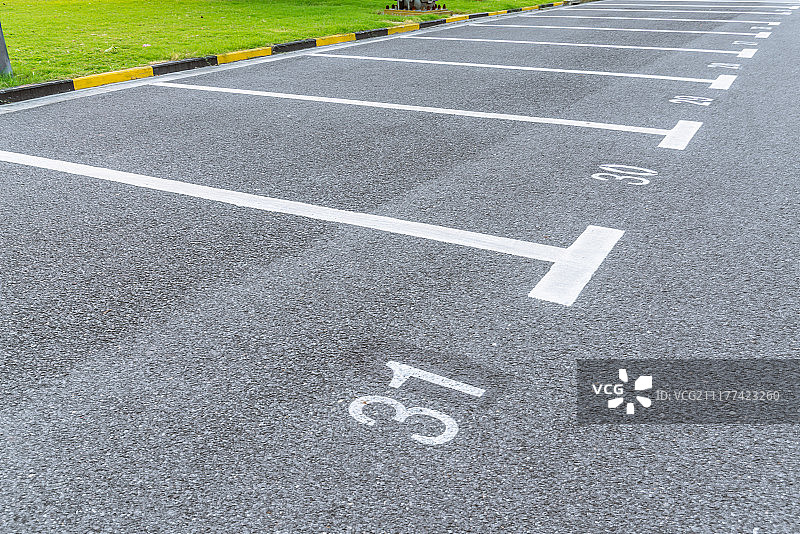 室外停车位图片素材