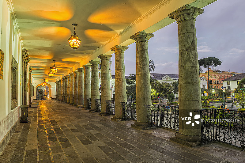 厄瓜多尔基多总统府的独立广场图片素材