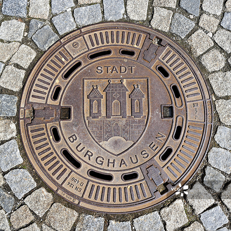 德国上巴伐利亚州博格豪森市徽的井盖图片素材
