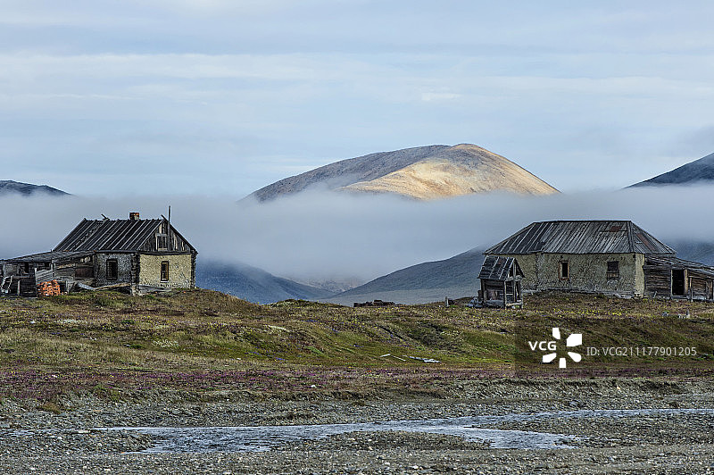 俄罗斯弗兰格尔岛的废弃房屋图片素材