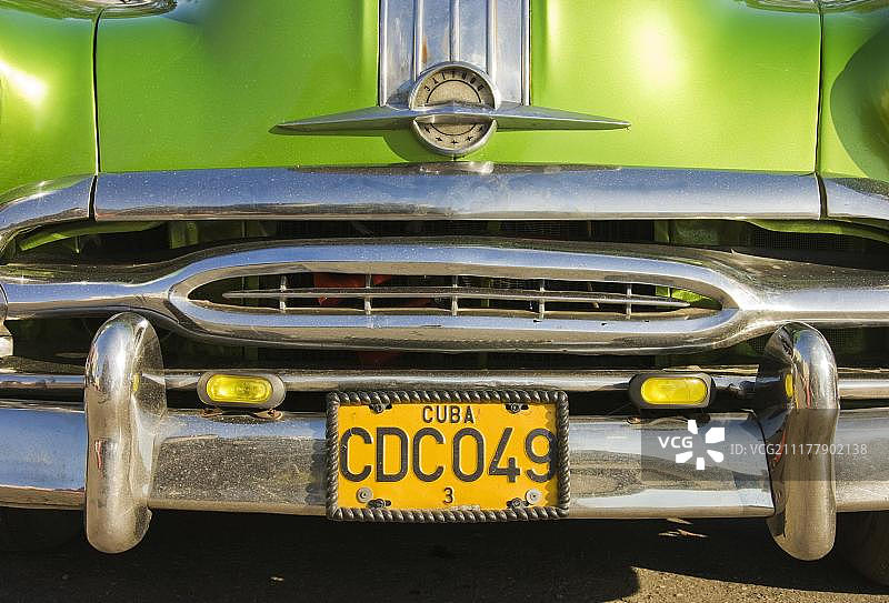经典庞蒂亚克汽车，古巴哈瓦那，中美洲图片素材
