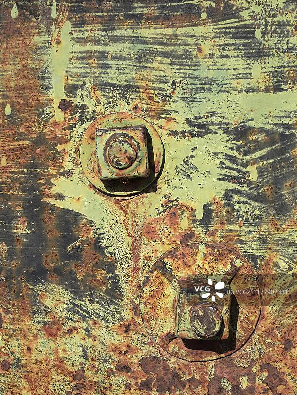 内华达州莱奥莱特鬼镇的生锈螺栓和风化车厢图片素材