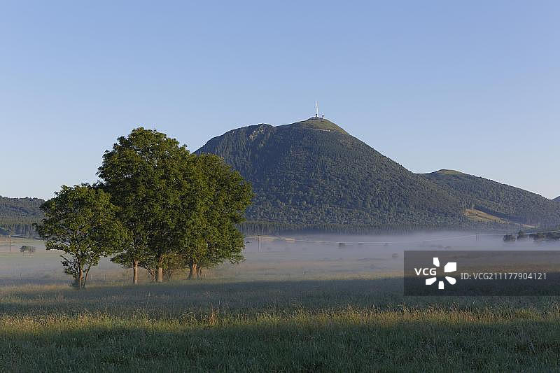 法国奥弗涅火山自然公园拉尚平原图片素材