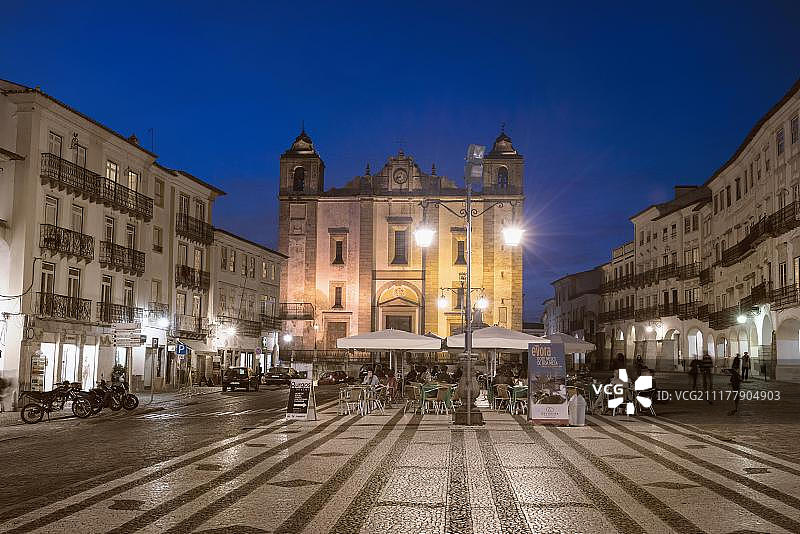 埃武拉吉拉尔广场的暮光，联合国教科文组织世界遗产，葡萄牙阿连特茹，欧洲图片素材