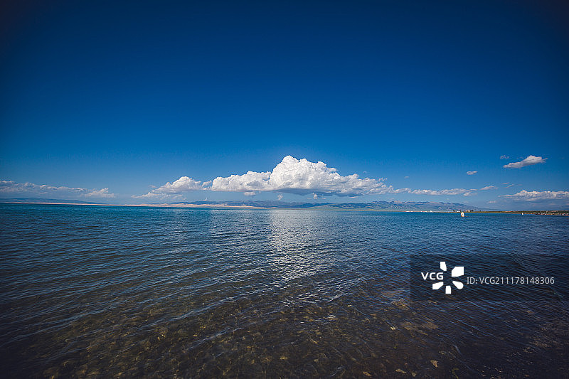 湖面上的云图片素材