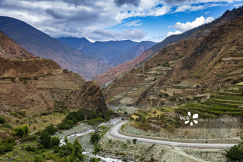 四川凉山彝族自治州木里俄亚大村图片素材