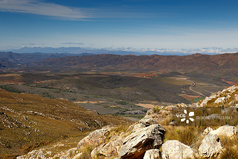 斯瓦特贝格山口的农田山景图片素材