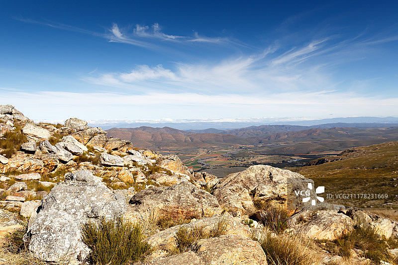带农田和云彩的山脉-斯瓦特贝格山口图片素材