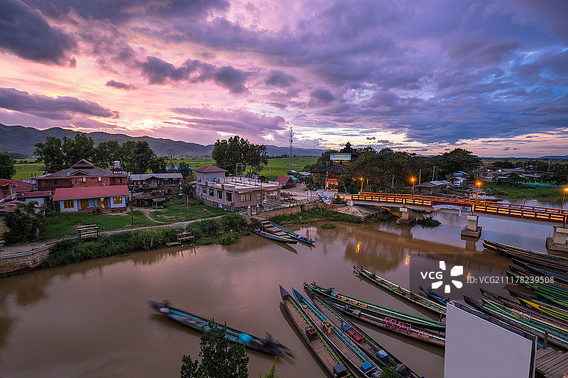 缅甸茵莱湖旅游港日落图片素材