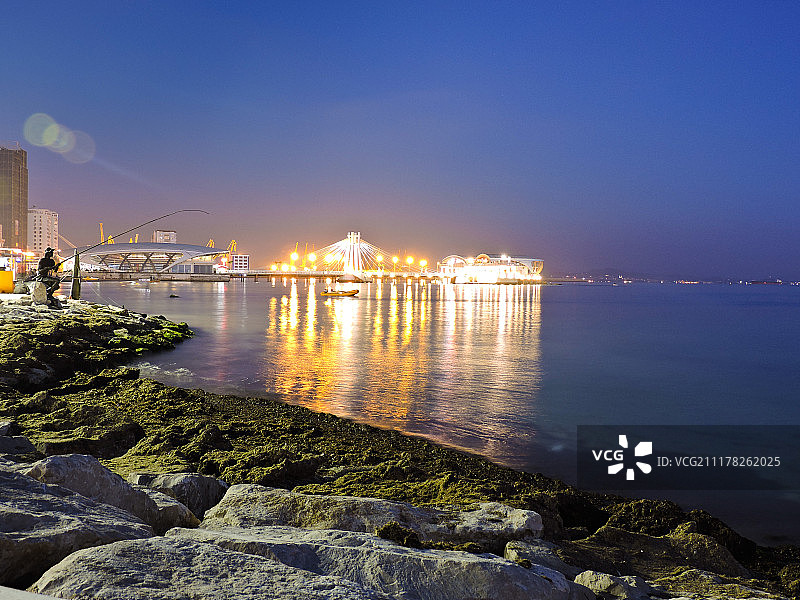 独自垂钓图片素材