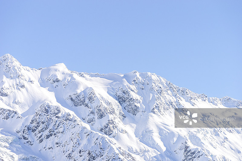 山顶积雪和岩石纹理的景色图片素材