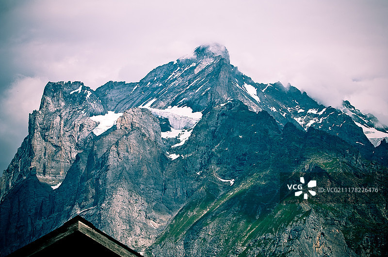 瑞士伯尔尼兹阿尔卑斯山的夏天图片素材