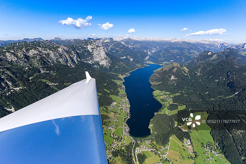 飞越阿尔卑斯山/格伦德尔湖图片素材