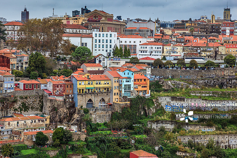 从塞拉多皮拉尔修道院眺望波尔图景色图片素材