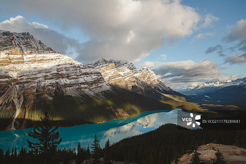 佩托湖日出图片素材