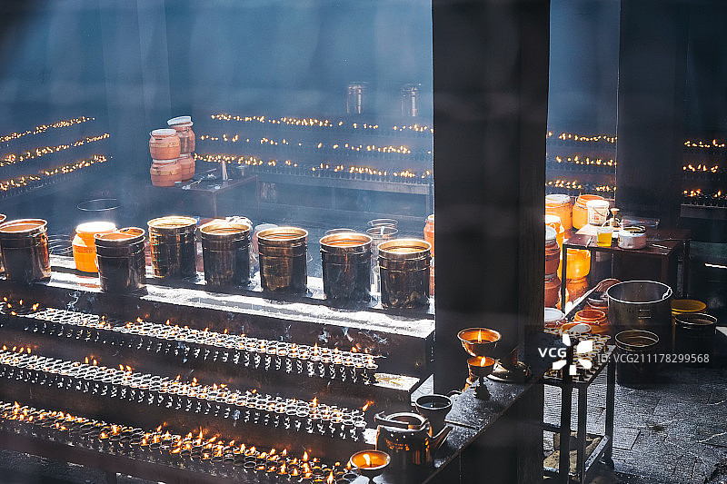 点亮你的蜡烛图片素材