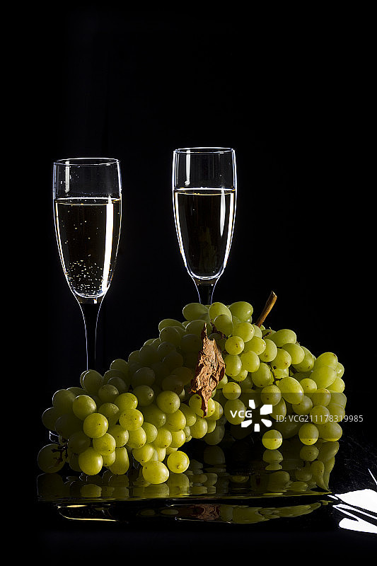 一串绿色葡萄图片素材