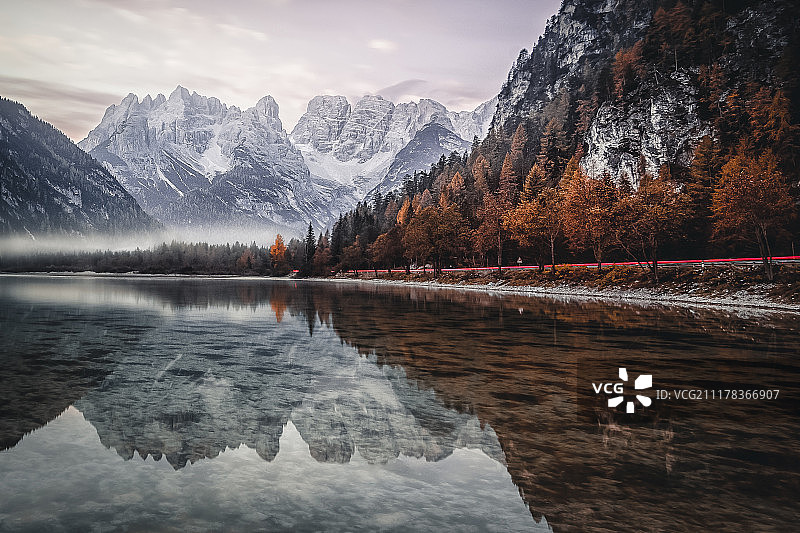 兰德罗湖的寒冷早晨图片素材