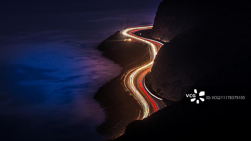 夜晚的太平洋沿海公路图片素材