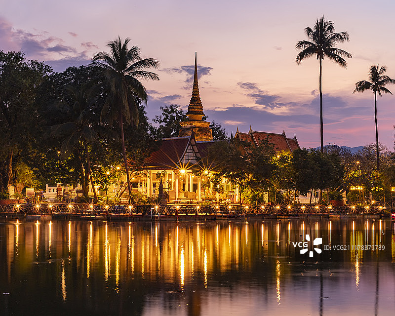 素可泰水灯节图片素材