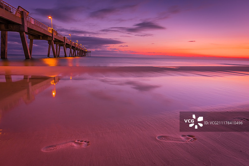 沙滩上的脚印图片素材