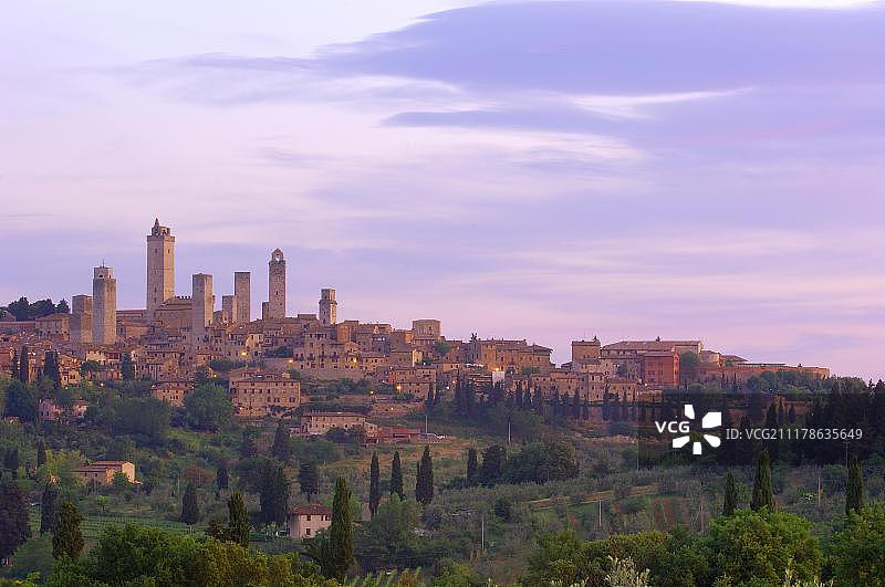 意大利托斯卡纳圣吉米尼亚诺城镇风光，联合国教科文组织世界遗产图片素材