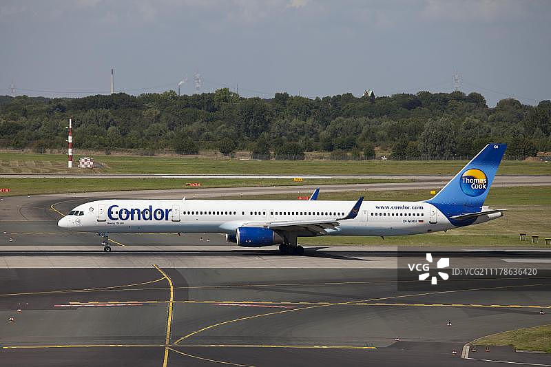 德国杜塞尔多夫国际机场的秃鹰D-ABOI波音757-300飞机图片素材