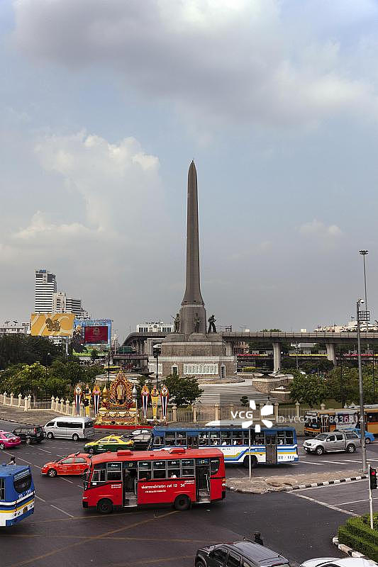 泰国曼谷拉差贴威区环岛上的胜利纪念碑图片素材