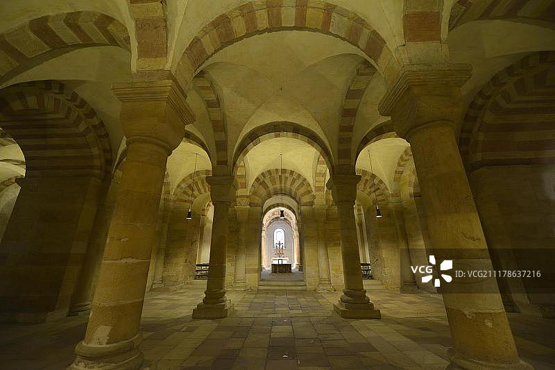 陵墓地下室，萨利安王朝陵墓，施佩尔大教堂，欧洲最大的罗马式柱式大厅，联合国教科文组织世界遗产，德国莱茵兰-普法尔茨图片素材