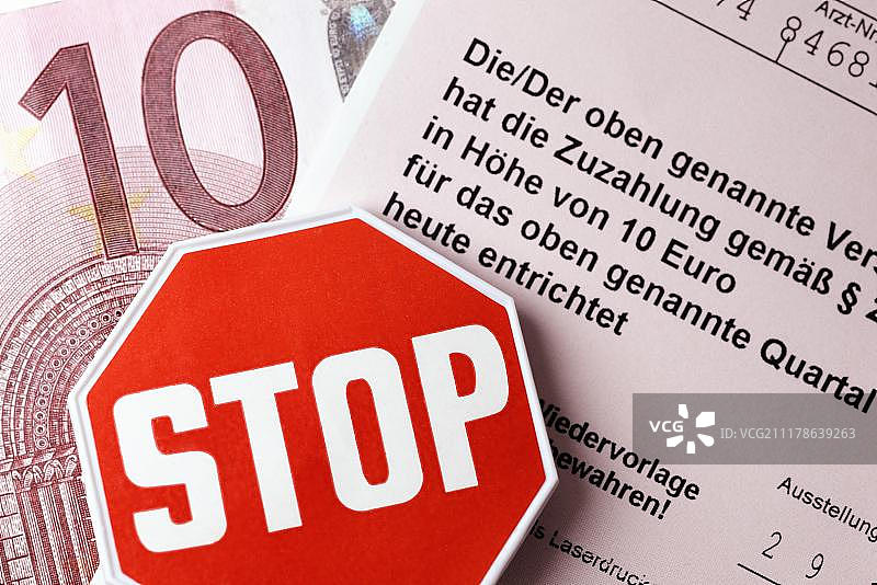 收据、付款凭证、10欧元纸币、停止标志，德国“诊疗费”废除象征图片图片素材